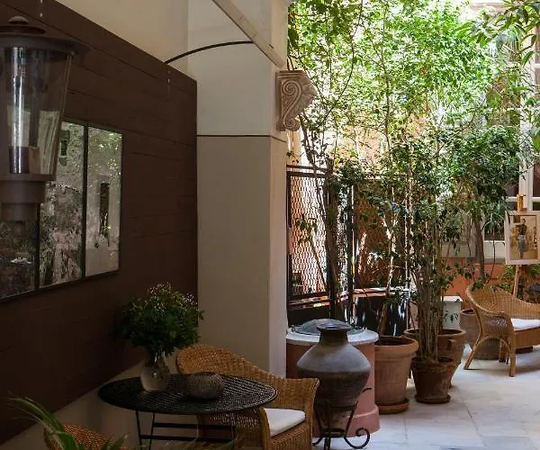 Xenon Apollonos Ermoupoli